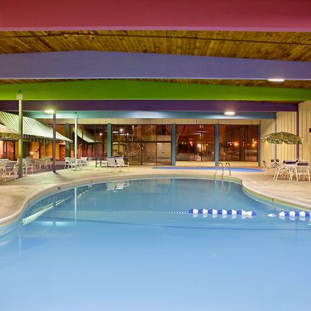 Holiday Inn Rockford, An Ihg Hotel Bagian luar foto