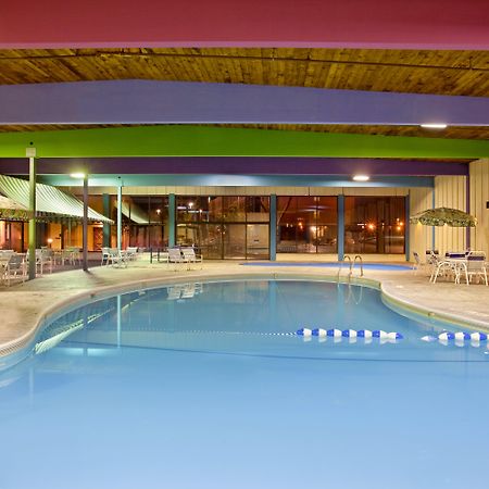 Holiday Inn Rockford By Ihg Bagian luar foto