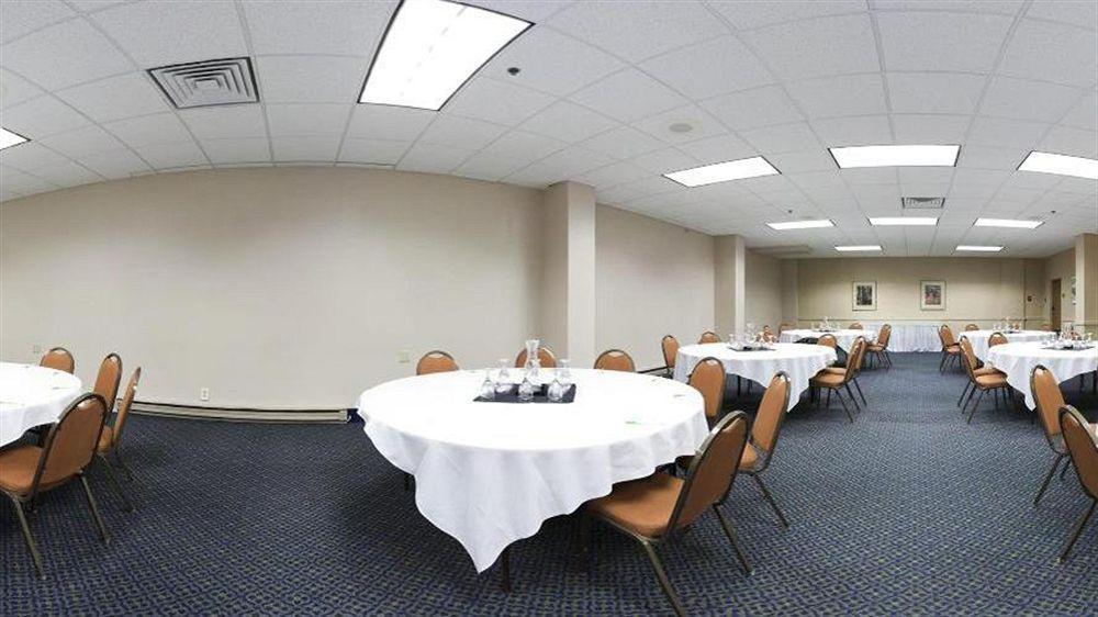 Holiday Inn Rockford By Ihg Bagian luar foto