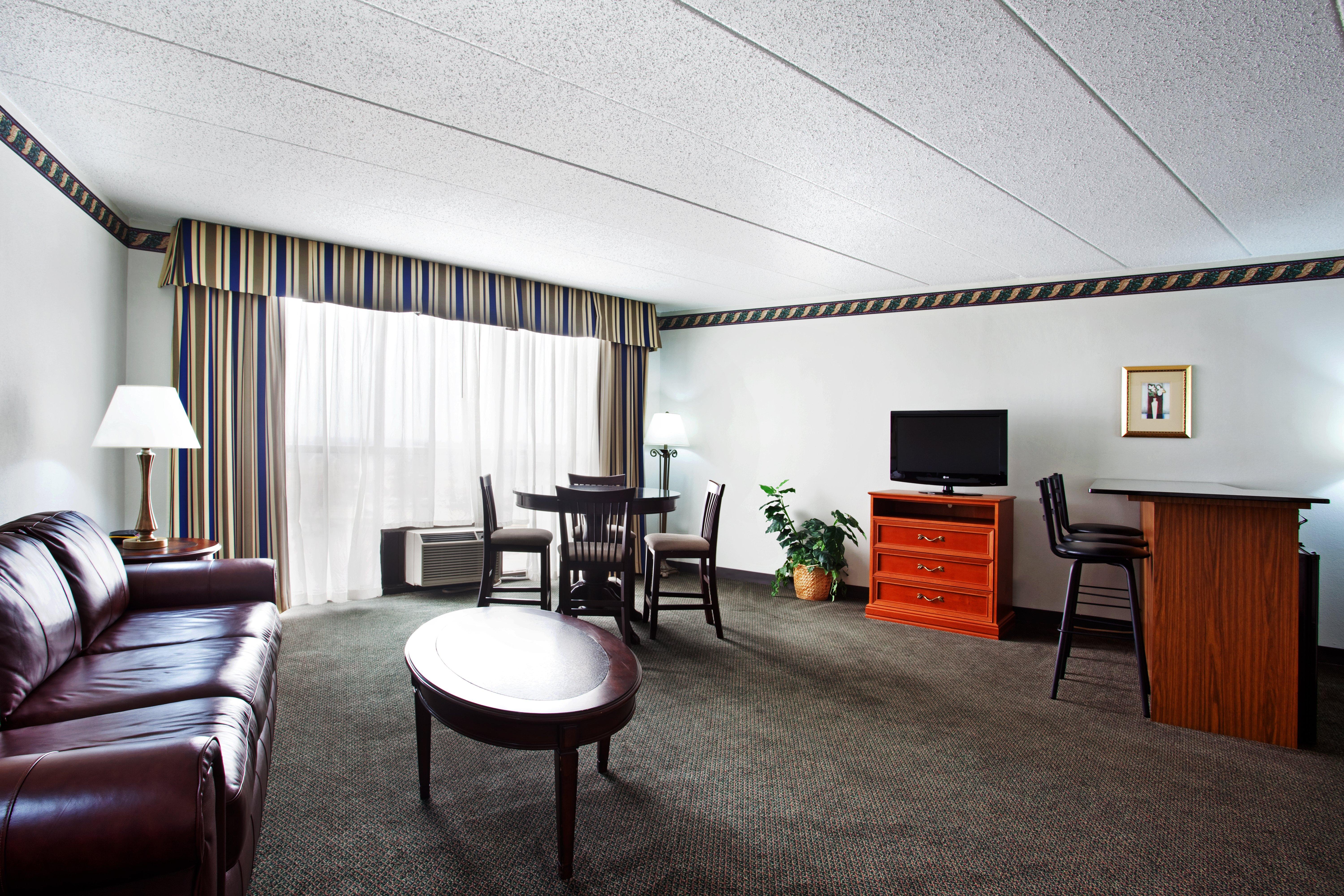 Holiday Inn Rockford By Ihg Bagian luar foto