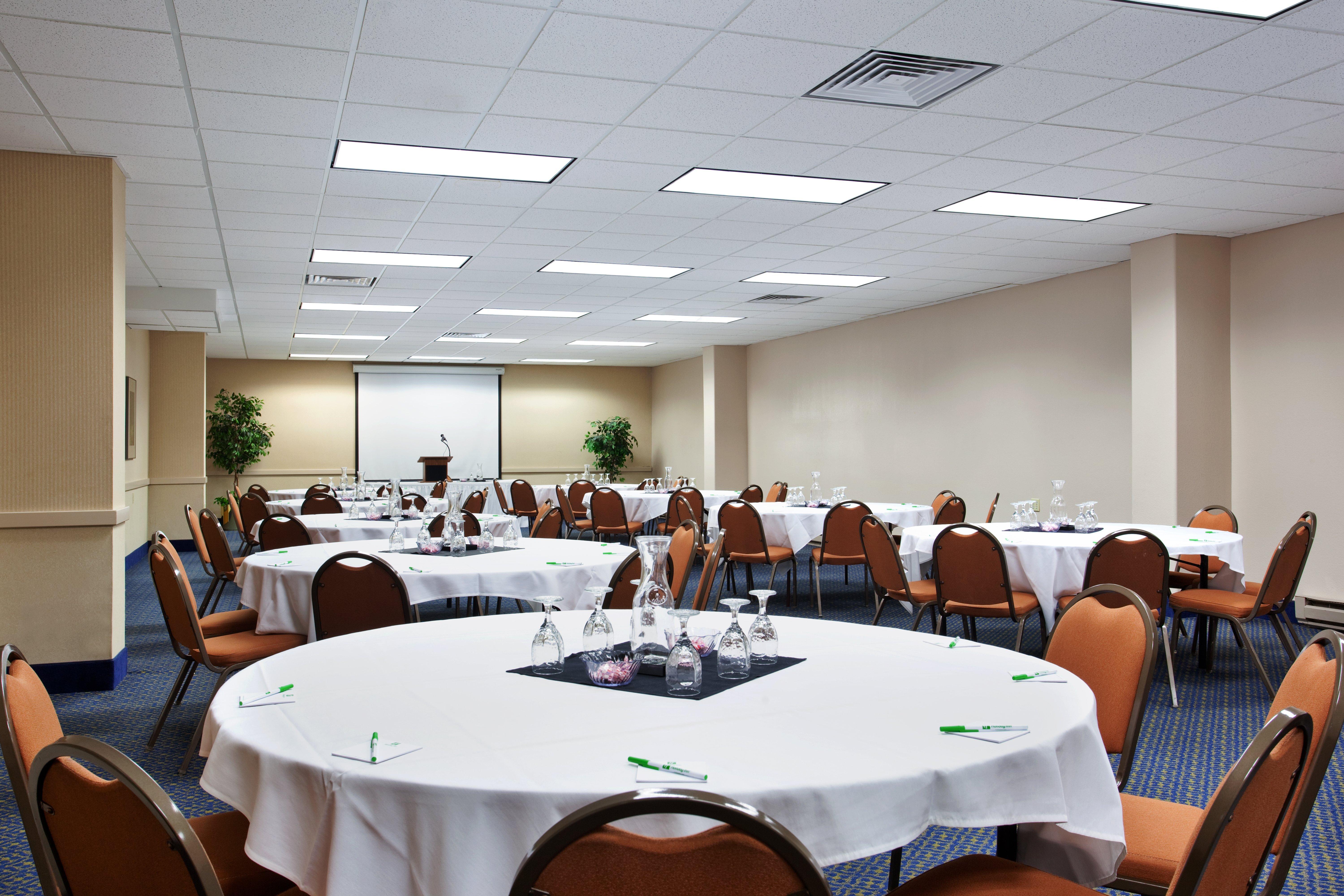 Holiday Inn Rockford By Ihg Bagian luar foto