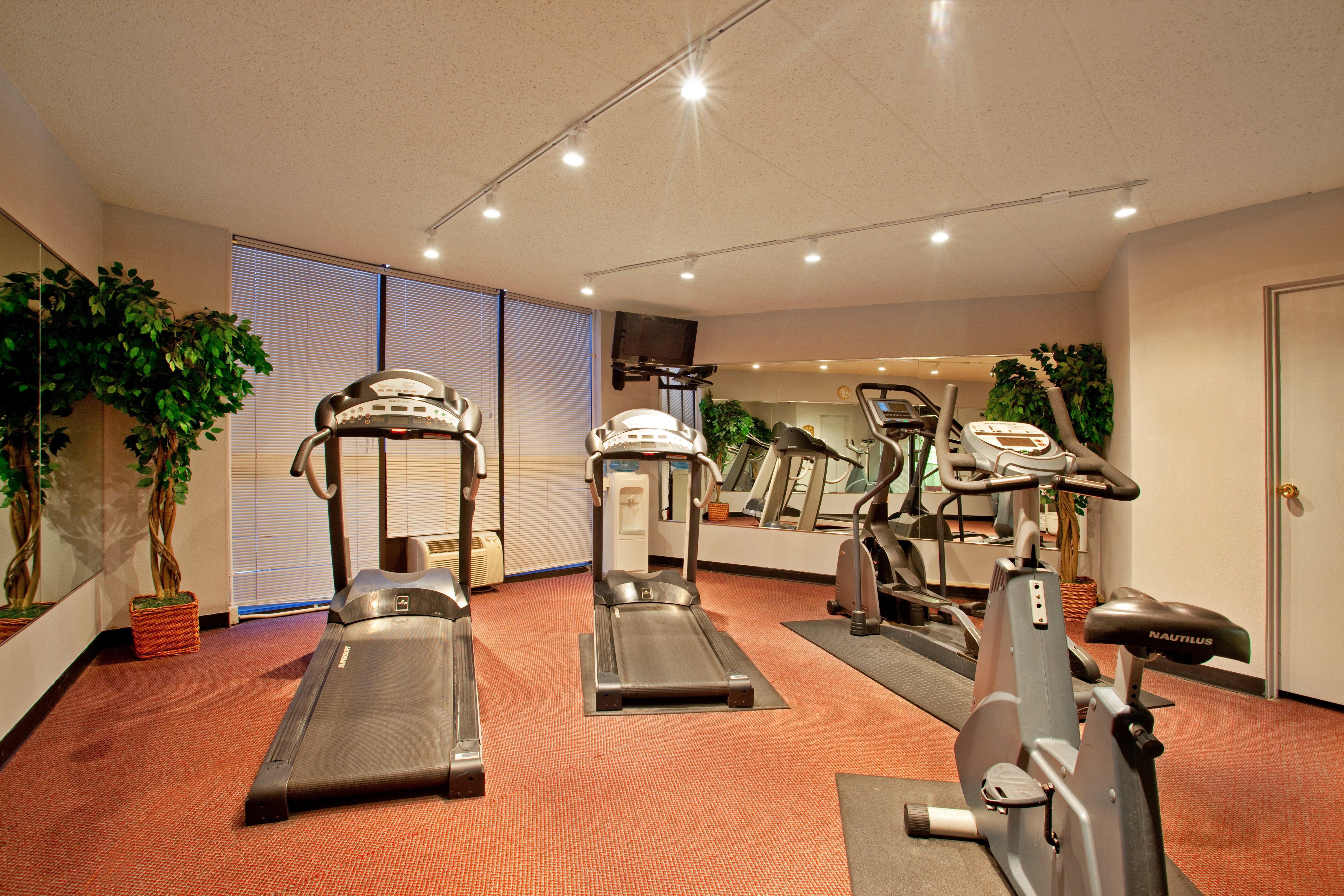 Holiday Inn Rockford By Ihg Bagian luar foto