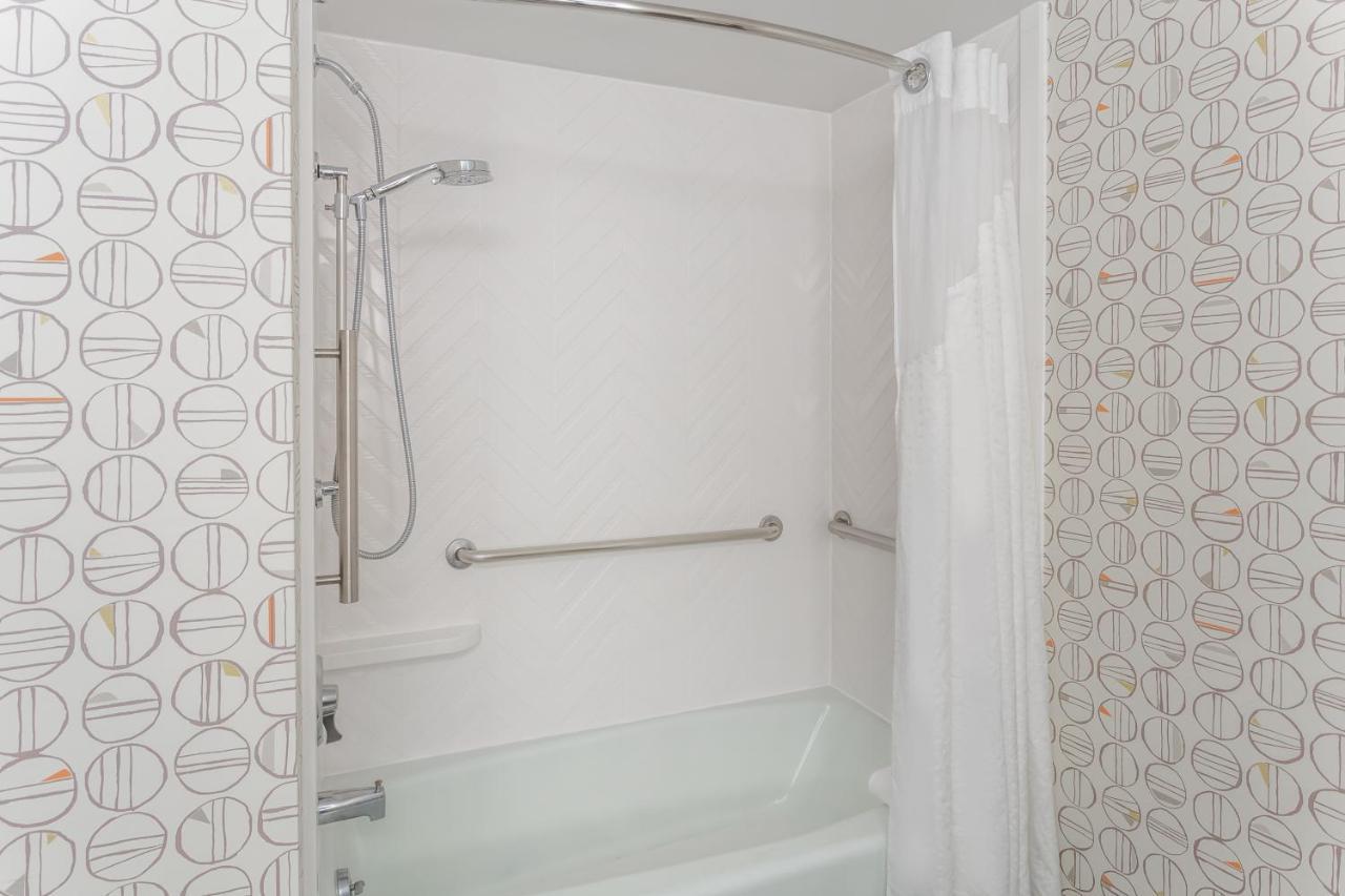 Holiday Inn Rockford By Ihg Bagian luar foto