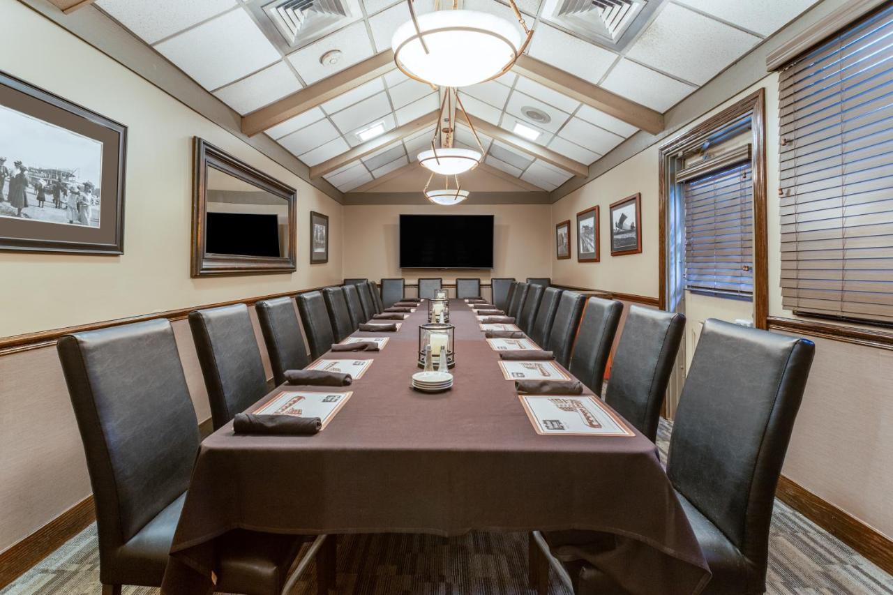 Holiday Inn Rockford By Ihg Bagian luar foto