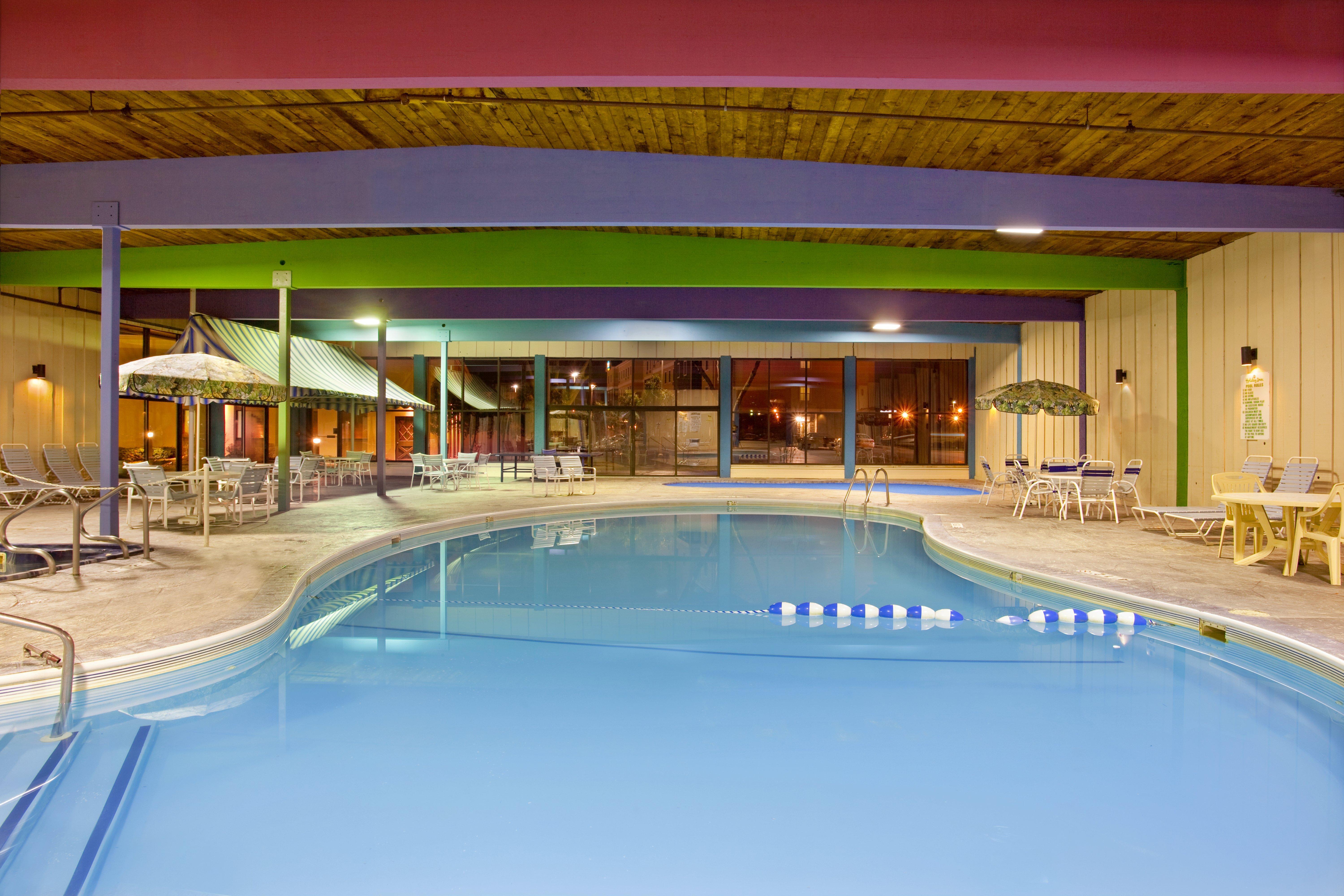 Holiday Inn Rockford By Ihg Bagian luar foto