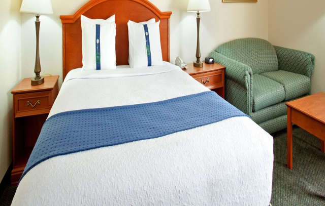 Holiday Inn Rockford By Ihg Bagian luar foto